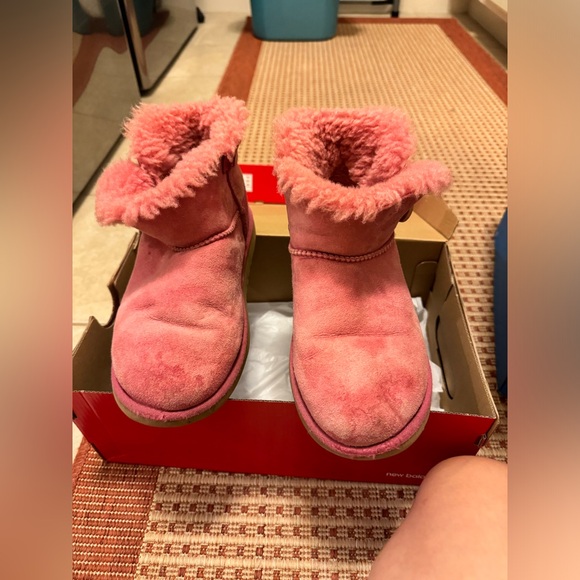 Pink Uggs size 5 - Picture 3 of 5